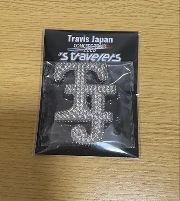 Travis Japan 트라자 's travelers TJ 브로치