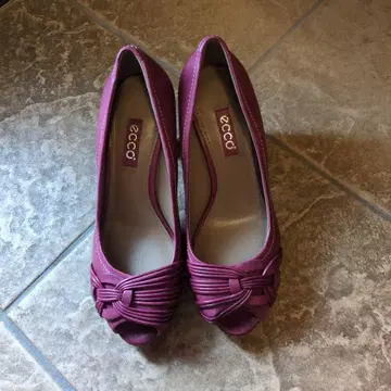 ECCO 퍼플 오픈토 펌프스