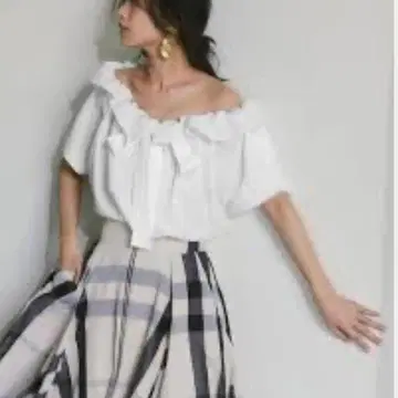 프레이 아이디 프릴 칼라 블라우스 반팔