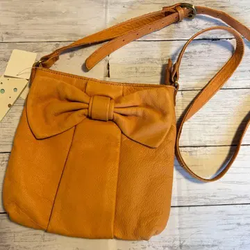 페르케 리본 숄더백 천연 가죽