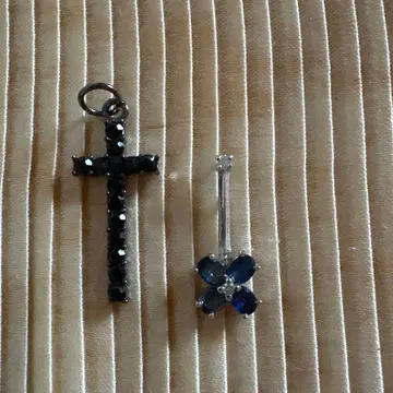 크로스형과 꽃형 펜던트 탑 세트