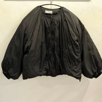 Audrey and John Wad 개더 볼륨 다운 블루종