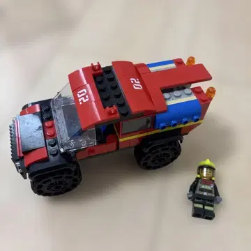 LEGO 소방차 미니 피규어 포함