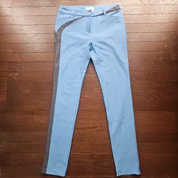 DESCENTE 라이트 블루 팬츠 사이드 다크 그레이 라인