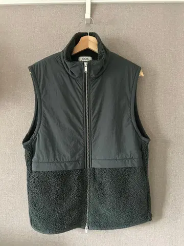 COS 카키 집업 베스트