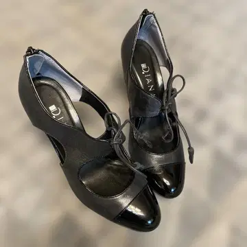 새상품급 DIANA 블랙 하이힐 오픈토