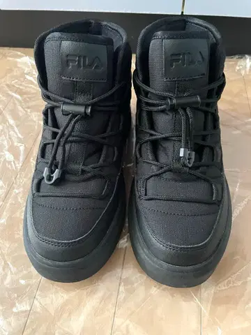 FILA 블랙 부츠