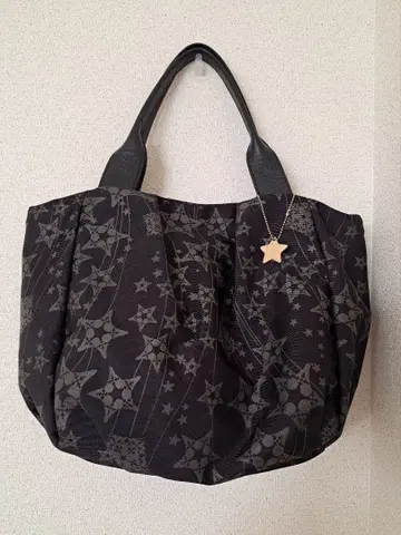 러셋 토트백 블랙 별 패턴 참 포함 숄더 대용량