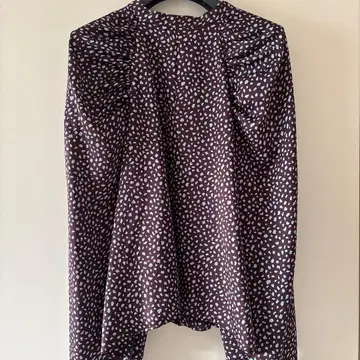 투모로우랜드 개더 블라우스