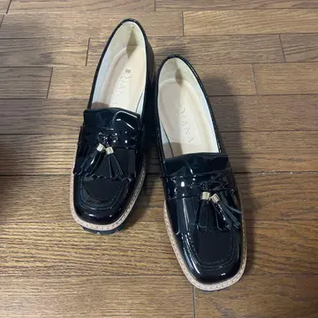 다이애나 에나멜 로퍼