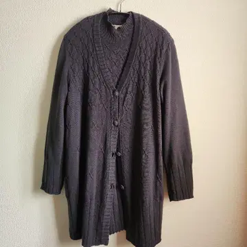 다크 그레이 케이블 니트 가디건 앙상블