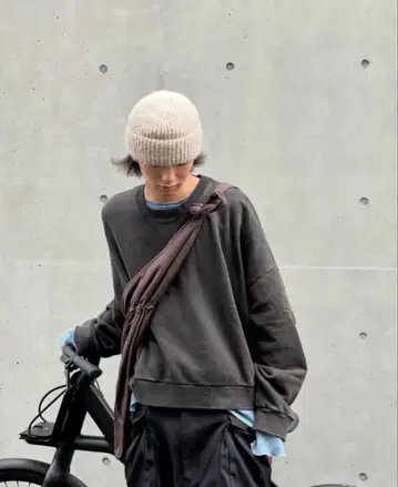 [ 후카미 코우타 착용 ] 엔타이어 스튜디오 맨투맨