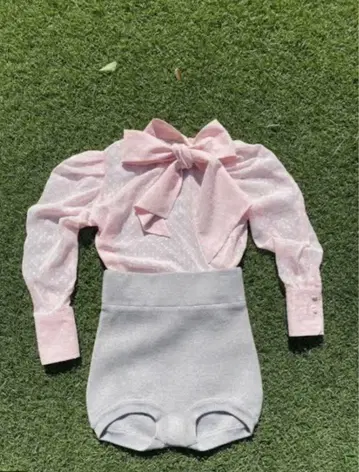 Bibiy. RIBBON CUFFS BLOUSE