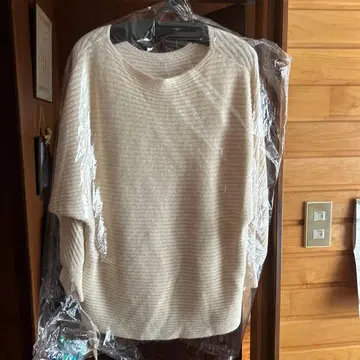 아이보리 스트라이프 니트 스웨터 긴팔