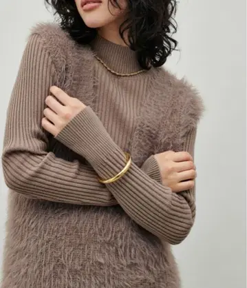 새상품급 [ LARUTA ] 리브 니트 원피스 x 페더 베스트