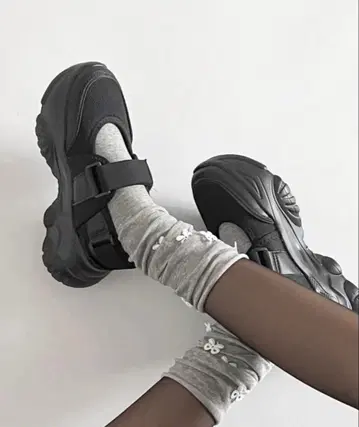 [ 통굽 신발 ] 블랙 벨트 스포츠 샌들