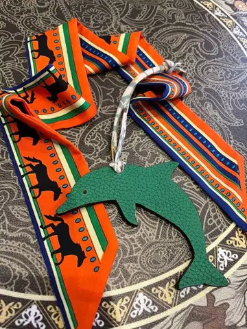 한정판 H 컬러풀 리본 & 돌고래 참 세트