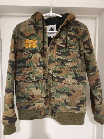 X-Large 액티브 자켓 카모 패턴 가슴 자수 그린 계열