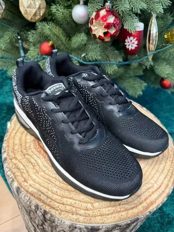 블랙 러닝화 메쉬 소재