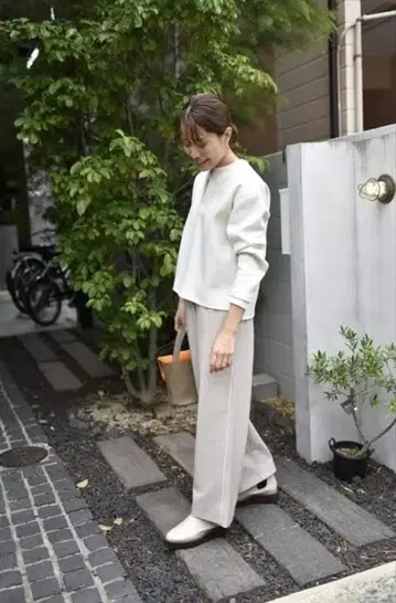 OURHOME 파이핑 사용 세미 와이드 팬츠 베이지