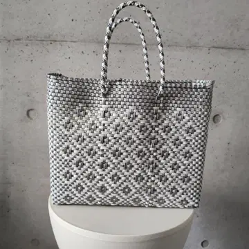 Letra 멜카도 백 XS 롬보 실버 화이트 참 없음