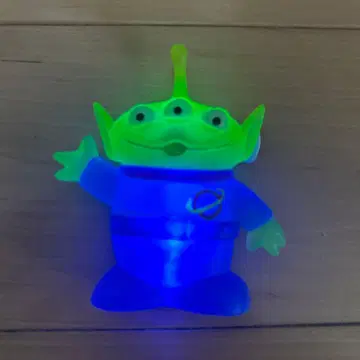 빛나는 에이리언 핀 배지 약 10cm