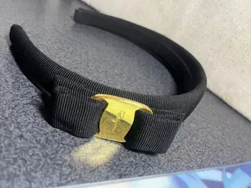 페라가모 리본 포함 블랙 헤어밴드