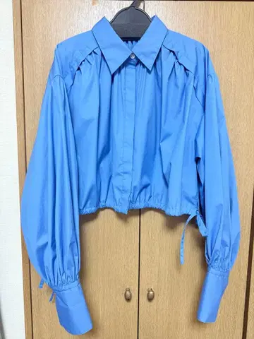 더블 스탠다드 클로징 크롭 기장 긴팔 셔츠