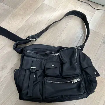 HARE 블랙 블랙 백 포켓 숄더백 메신저