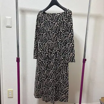 philla 꽃무늬 플레어 스커트 블랙