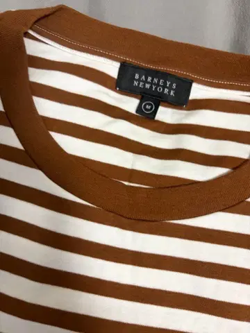 BARNEYS NEW YORK 브라운/화이트 스트라이프 T셔츠 M