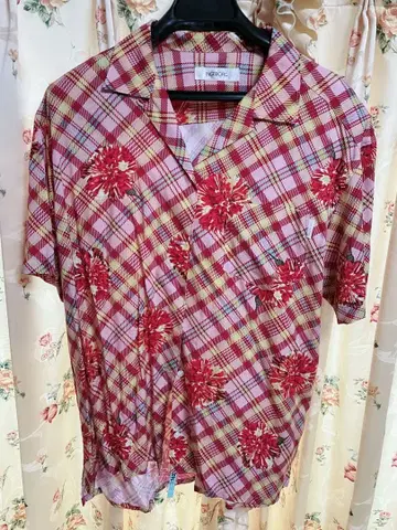 핑크하우스 잉게보그 INGEBORG 카네이션 꽃무늬 셔츠 레드