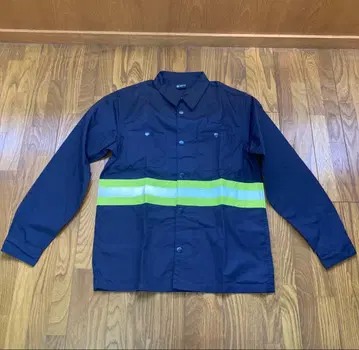 반사 스트라이프가 있는 네이비 긴팔 셔츠