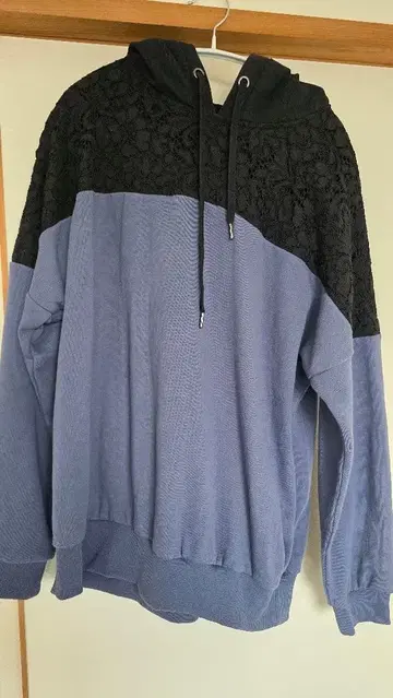 배색 디자인 후드티