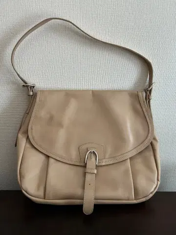 핑키&다이앤 플랩식 숄더백 베이지