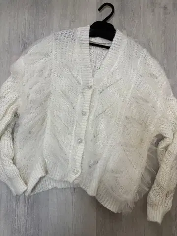 새상품 이번 시즌 모 브랜드 샘플 튤 셔링 니트 가디건 화이트