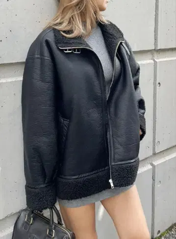 EVRIS 새상품급 무스탕 코트 F 사이즈