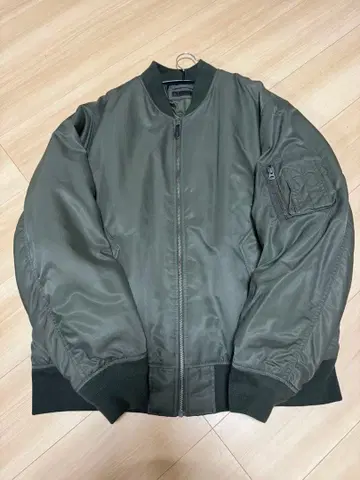 유니클로 MA-1 플라이트 자켓