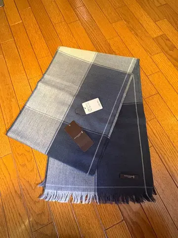 새상품 미사용 택 포함 폴 스튜어트 스톨 머플러