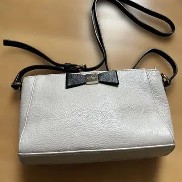 케이트 스페이드 그레이 가죽 숄더백 리본 포함