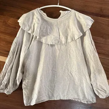 이토후쿠오카 프릴 달린 베이지색 린넨 긴팔 셔츠