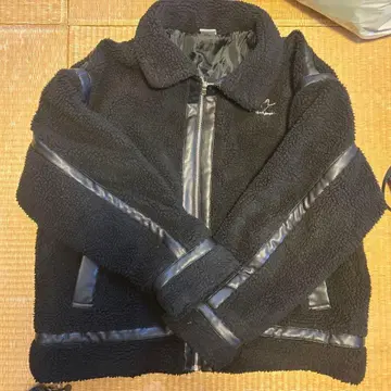 블랙 보아 자켓