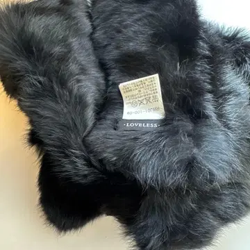 LOVELESS 블랙 퍼 머플러