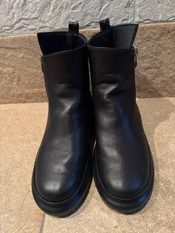 새상품급 23cm 크레센트 블랙 가죽 숏부츠 지퍼 포함