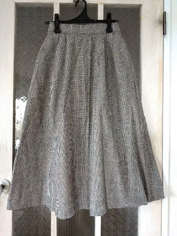 새상품급 카구레 롱 플레어 스커트 글렌체크 그레이 M