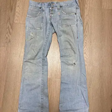 TRUE RELIGION 플레어 데님