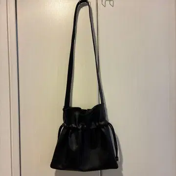 THE CASE 가죽 사코슈 블랙