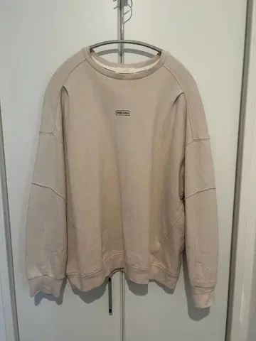 카리앙 YM.D.O 베이지 크루넥 맨투맨