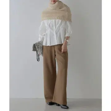 새상품급 GALLARDAGALANTE 허리 쉐이프 블라우스