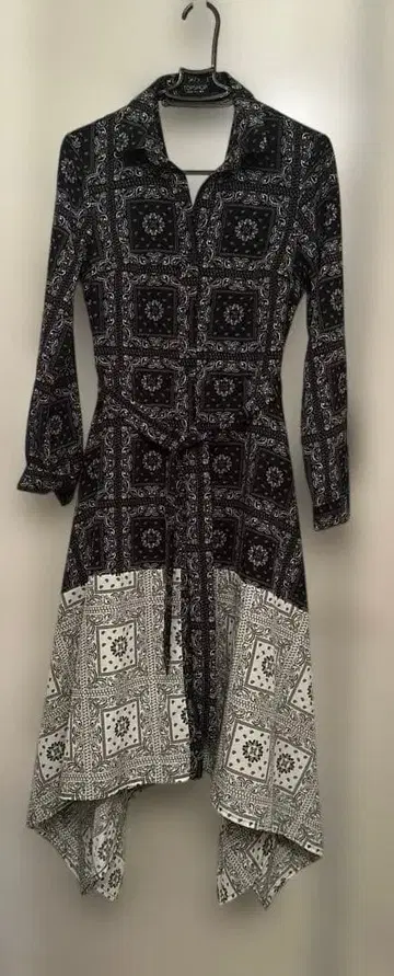 비대칭 밑단 긴팔 셔츠 드레스